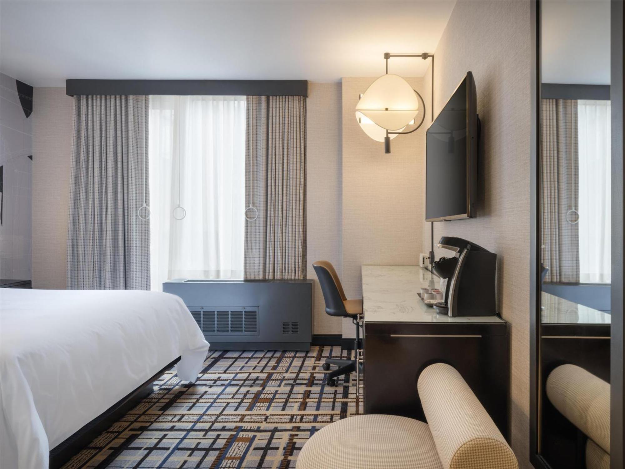Hilton Fashion District 4*